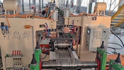 五菱車廂板生產(chǎn)線配置焊本中頻滾焊機